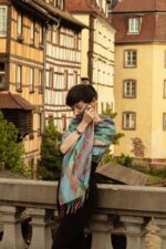 Baby-Alpaca and Silk Peruvian shawl: Rainbow Turquoise Model - Image 4