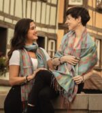 Baby-Alpaca and Silk Peruvian shawl: Rainbow Turquoise Model - Image 2